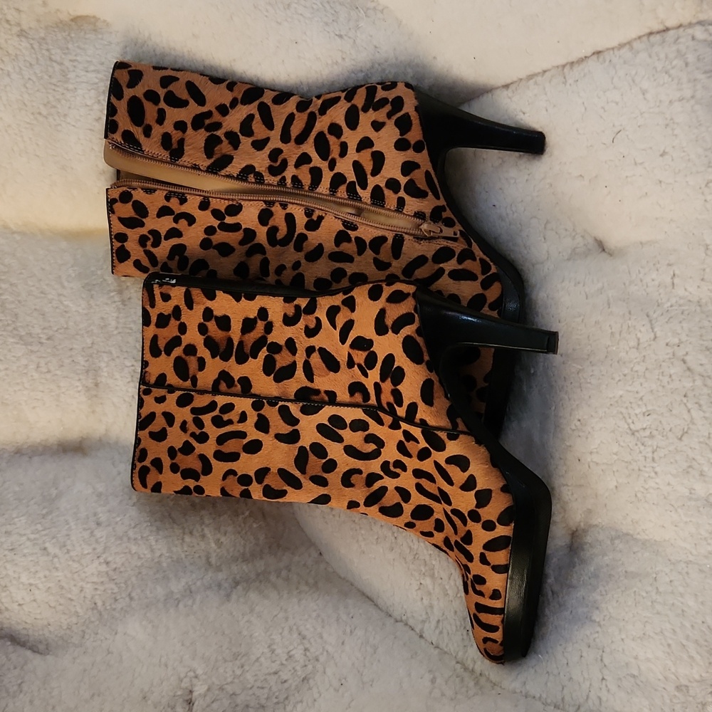 Leopard print 🐆 size 10W ankle boot👢